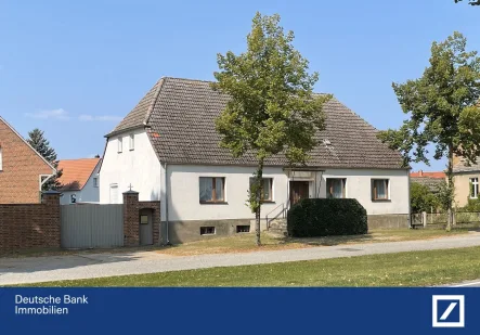 Straßenansicht - Haus kaufen in Neuhardenberg - Viel Platz für Sie und Ihre Hobbys - sofort frei