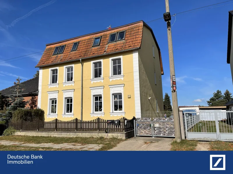 Straßenansicht - Haus kaufen in Herzfelde - Drei Wohneinheiten für drei Generationen, Wohnprojekt oder Vermietung