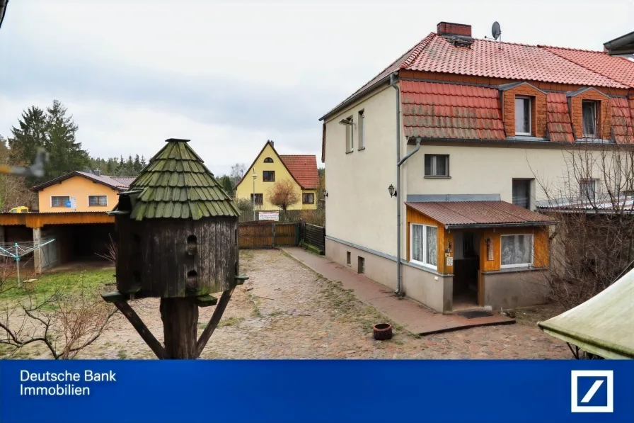 Ansicht zur Straße - Haus kaufen in Altlandsberg - Fördermöglichkeiten durch KFW!-  Doppelhaushälfte als Dreiseitenhof  mit Photovoltaik in Gielsdorf