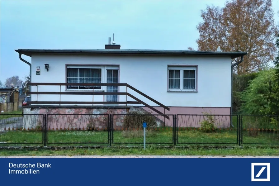 Frontansicht - Haus kaufen in Marienwerder - Haus mit Substanz - teilsanierter Bungalow mit Vollkeller, Nebengelass in Ruhlsdorf auf Erbbaupacht