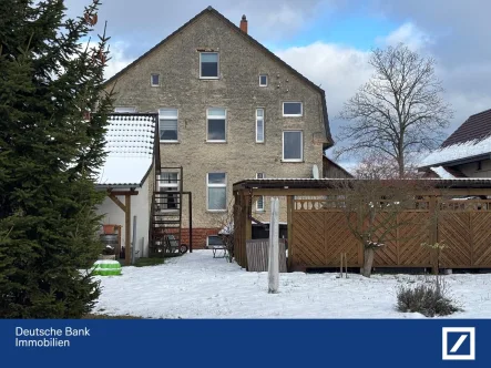 Rückansicht - Haus kaufen in Werneuchen - KÄUFERPROVISIONSFREI - Saniertes 3-Familienhaus mit Altbaucharme und Feldblick