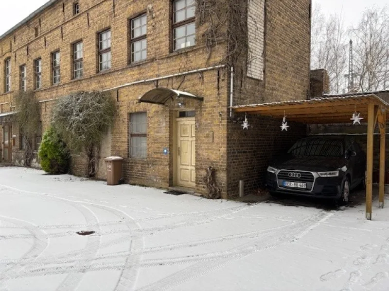 Remise und Carport