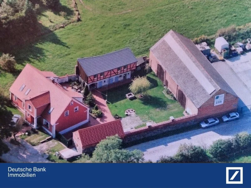 Titelbild - Haus kaufen in Vierlinden - Gepflegter Vierseitenhof inklusive 1.300 m² Bauland, ca. 75 KM von Berlin, Alexanderplatz, entfernt