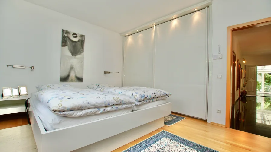 Schlafzimmer mit Einbauschrank