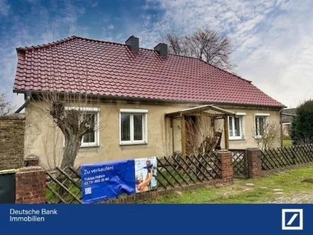 Straßenansicht - Haus kaufen in Werneuchen - Dreiseiten- Bauernhof Wassergrundstück Werneuchen mit 400 qm Ausbaureserve Wirtschaftsgebäude