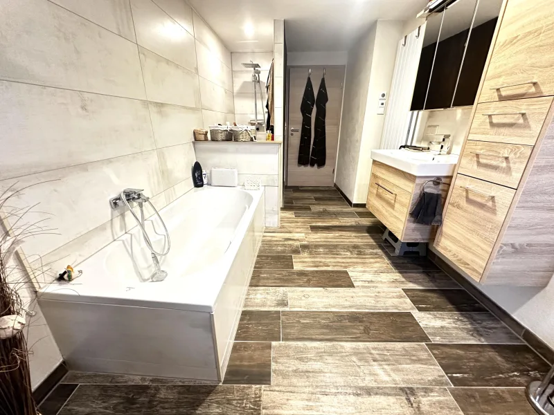 Badezimmer Obergeschoss - Haus kaufen in Marpingen - **Finanzieren Sie sich mit Mieteinnahmen Ihr Eigenheim!**