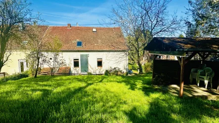 Rückansicht - Haus kaufen in Mandelbachtal - **Sanierungsobjekt mit Charme: Einfamilienhaus mit Scheune in Heckendalheim**