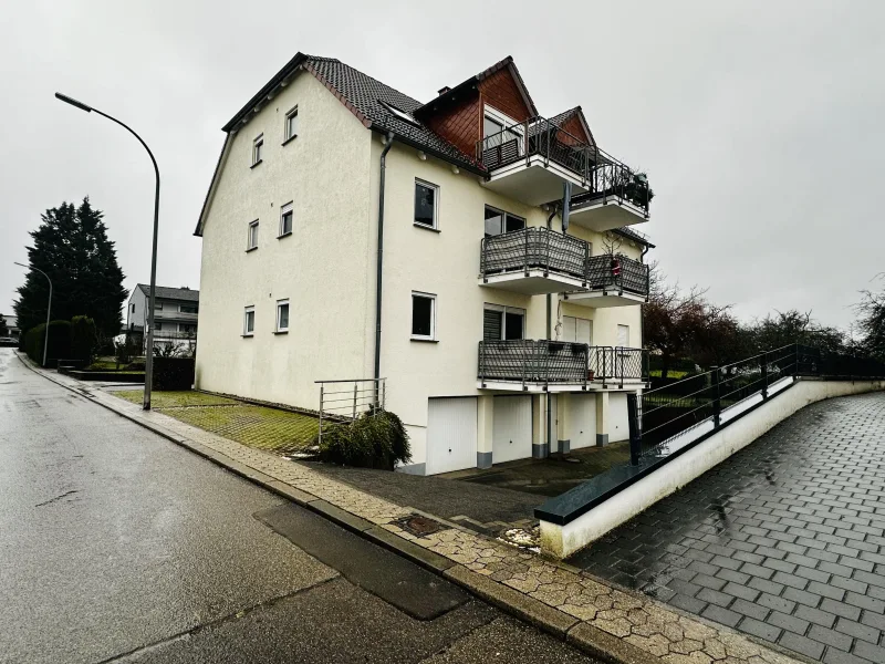 Rückansicht - Wohnung mieten in Saarbrücken - **Gemütliche Dachgeschosswohnung in ruhiger Lage von Bischmisheim**