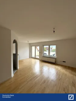 Wohnzimmer - Wohnung kaufen in Hanau - Charmante Dachgeschosswohnung mit großzügigem Wohnbereich in ruhiger Lage!