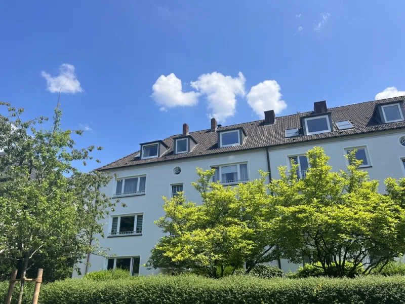 Außenansicht - Wohnung kaufen in Hamburg - Vermietete 2-Zi.-Wohnung in bester Lage mit direkter Nähe zum Isebekkanal!