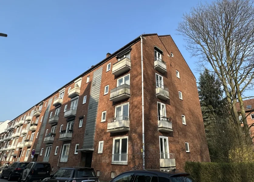 Außenansicht - Wohnung kaufen in Hamburg - Vermietete 2-Zimmer Wohnung mit Balkon in HH-Eimsbüttel!