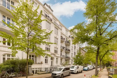 Außenansicht - Wohnung kaufen in Hamburg - Traumhafte Jugendstil-Wohnung mit Sanierungspotenzial in Uhlenhorst!