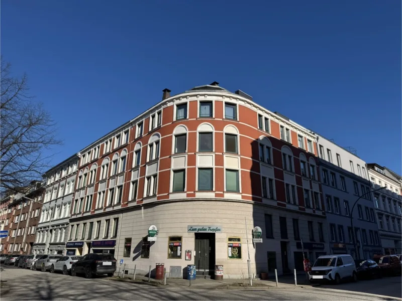 Fassade - Wohnung kaufen in Hamburg - Lichtdurchflutete 3-Zimmer-Wohnung mit gutem Schnitt in bester Lage des Komponistenviertels