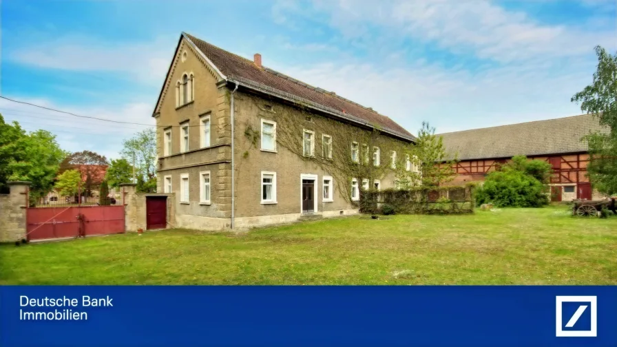 Innenhof Blick auf Haupthaus - Haus kaufen in Schkölen - Willkommen auf Ihrem neuen Vierseitenhof mit 2 Wohneinheiten und viel Potential für Ihre Ideen!