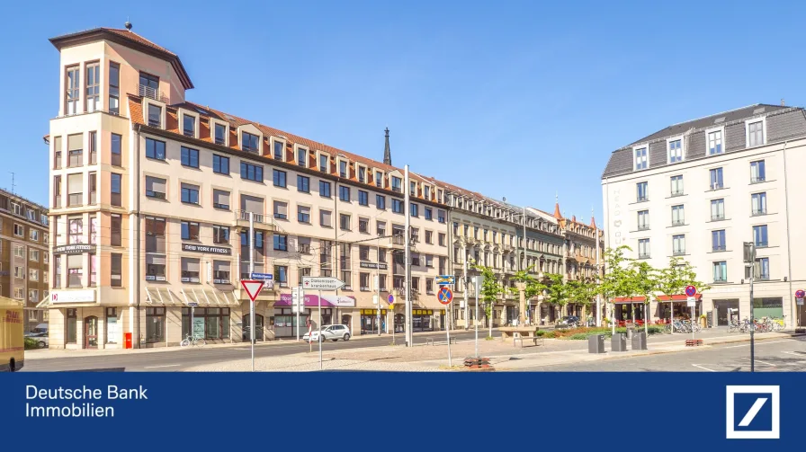 Außenansicht mit Platz - Wohnung kaufen in Dresden - Für Kapitalanleger! Herzlich willkommen in Sachsens Landeshauptstadt Dresden! 