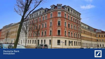 Hausansicht - Wohnung kaufen in Leipzig - 2-Zimmer-Wohnung in charmantem Altbau. Modernes Wohnen auch für bewegungseingeschränkte Bewohner.