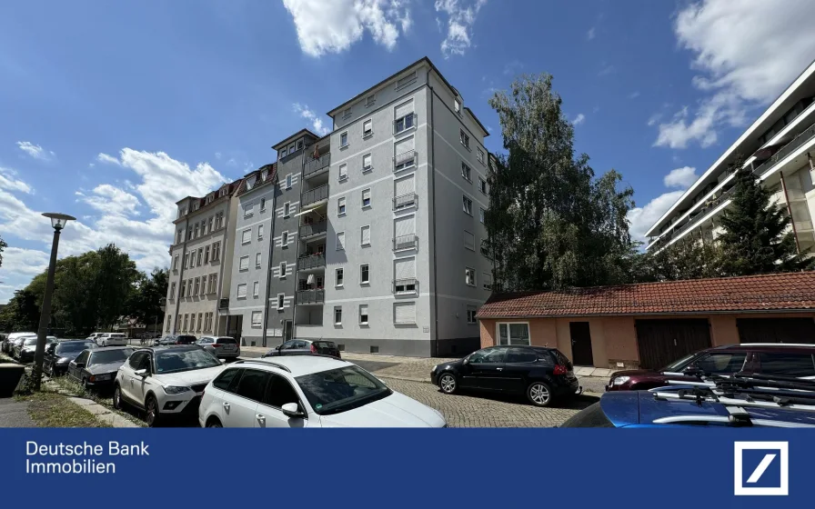 Ansicht Gebäude - Wohnung kaufen in Dresden - 3RW mit Balkon und TG-Stellplatz