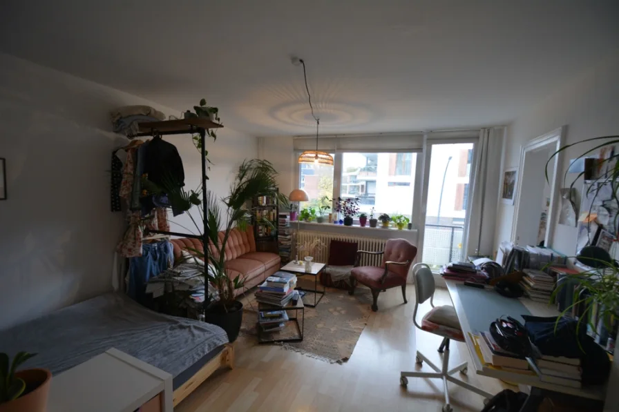 Wohn/-Schlafzimmer - Wohnung kaufen in Hamburg - Attraktive 1-Zimmer-Eigentumswohnung mit Balkon in Alsternähe!