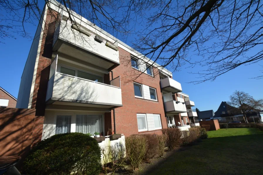 Hausansicht - Wohnung mieten in Pinneberg - Renovierte 2,5-Zimmer-Wohnung mit Balkon