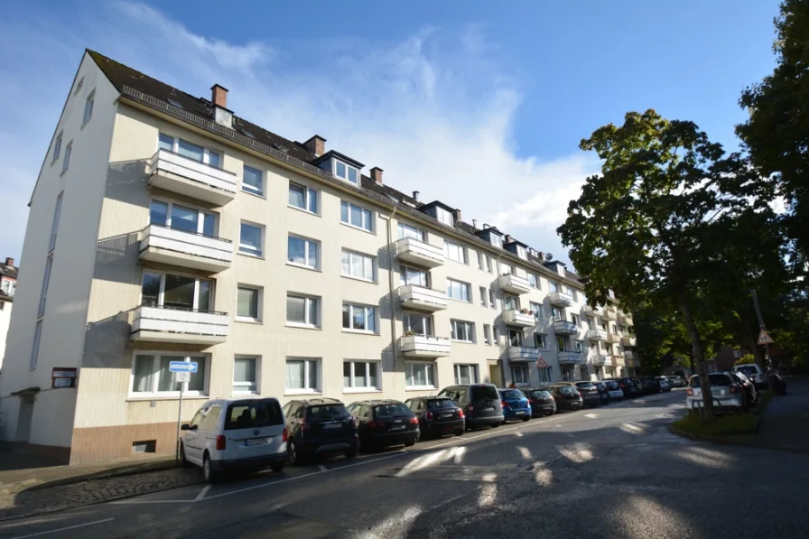 Hausansicht - Wohnung kaufen in Hamburg - Attraktives Appartement mit Balkon in Alsternähe!