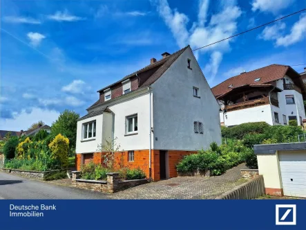 Außenansicht - Haus kaufen in Niedererbach - familienfreundlich und charmant - EFH mit schönem Garten in beliebter Lage!