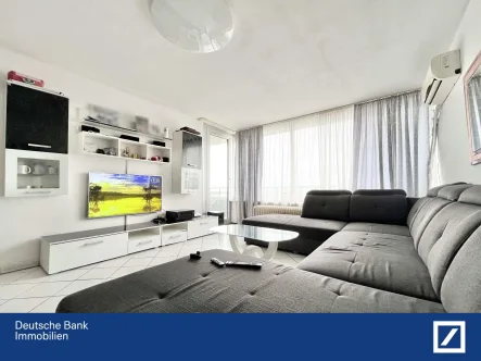 Wohnzimmer - Wohnung kaufen in Eschborn - Gesucht? Gefunden: Geräumige 3-Zi.-Whg. inkl. TG-Stellplatz mit Taunusblick