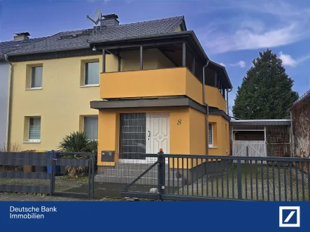 Hausansicht - Haus kaufen in Raunheim - Individuell und originell.Sukzessiv saniertes EFH mit tollem Garten sucht eine neue Familie.