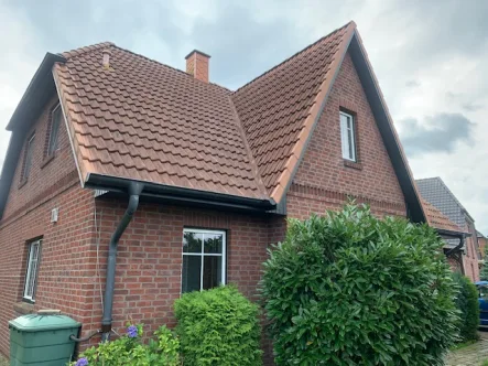 Außenansicht Nordwest - Haus kaufen in Wentorf A.S. - Besser als neu bauen: Friesenhaus auf großem Eckgrundstück