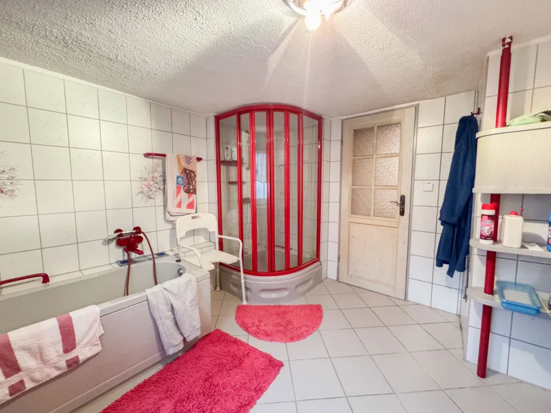 Badezimmer (EG)