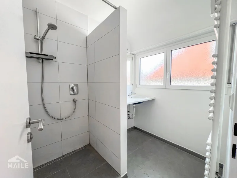 DG rechts - Badezimmer