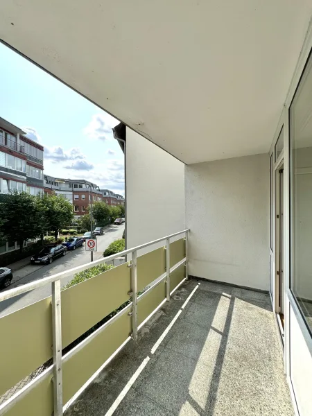 Balkon Wohnzimmer - Wohnung kaufen in Frankfurt - Frisch renovierte 2-Zimmerwohnung in Frankfurt am Main!