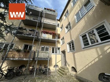 Hinterhof - Wohnung kaufen in Würzburg - Vermietete Wohnung zum Kaufin Würzburg-Frauenland, nähe König-Ludwig-Haus