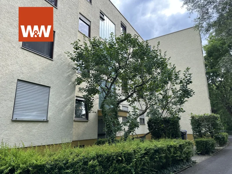 Gebäude von vorne - Wohnung kaufen in Würzburg - NEU! Sehr schicke 3-ZW mit Balkon - frisch saniert in Würzburg-Versbach!