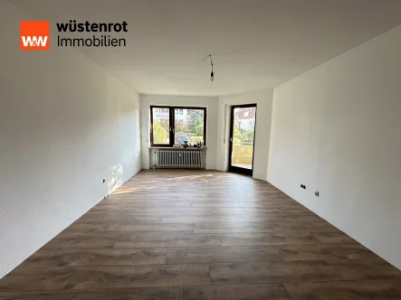 Wohnzimmer - Wohnung kaufen in Würzburg - Schöne Wohnung mit Balkon.Perfekt für eine WG-Vermietung oder zum Eigennutz. Sofort bezugsfertig.