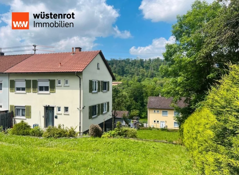 Ansicht Doppelhaushälfte in Weikersheim - Haus kaufen in Weikersheim - Schöne und gepflegte DHH mitTerrasse und großzügigem Garten,perfekt für die Sonnenstunden!