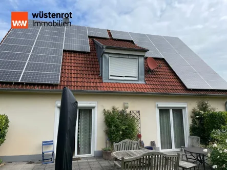 Schönes EFH mit PV-Anlage - Haus kaufen in Hettstadt - Schönes Einfamilienhaus mit guter Ausstattung in HettstadtBesichtigungen ab 10.01.25 möglich!