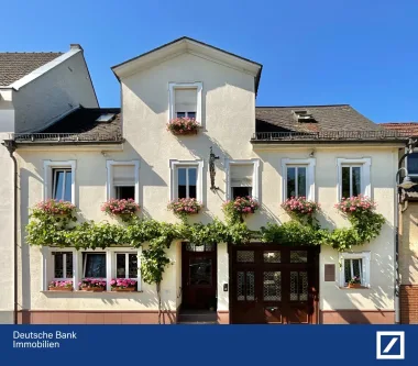 Aussenansicht - Haus kaufen in Eltville - Historische Weinstube mit Wohnung und Hinterhaus mit idyllischem Garten im Rheingau