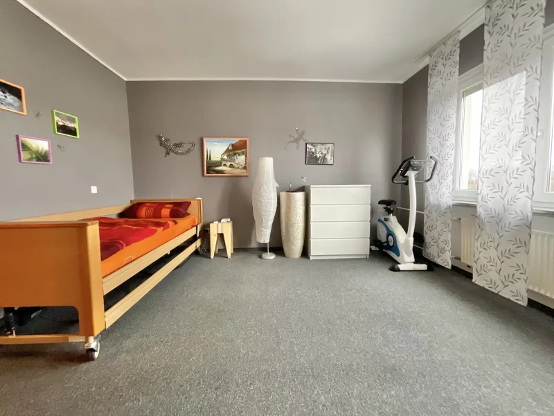 Schlafzimmer 1