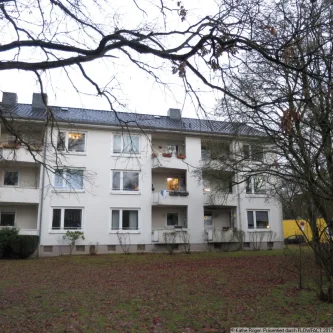 Hausansicht-Rückseite - Wohnung mieten in Hamburg - WOHNEN IN EIDELSTEDT-NAHE OLLOWEG