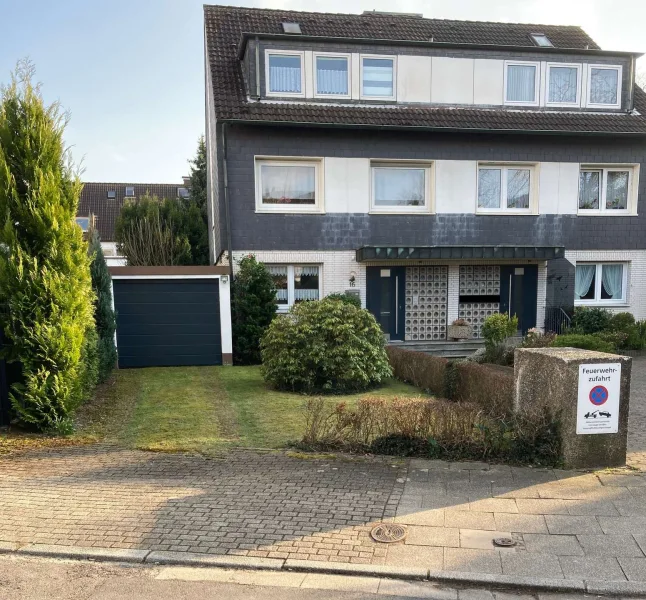 Frontansicht - Haus kaufen in Essen - Ideal für die ganze Familie: Mehrgenerationenhaus in Essen Frohnhausen