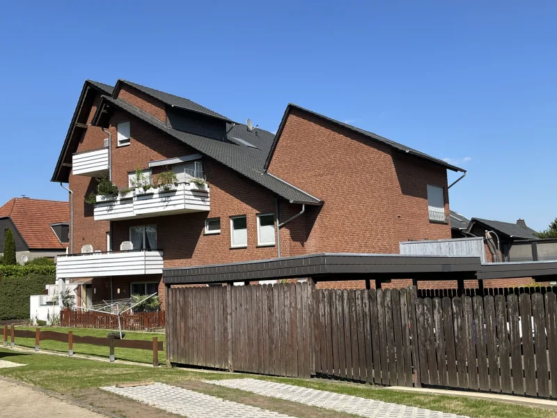 Ansicht Straße - Wohnung kaufen in Hüllhorst - Gemütliche Eigentumswohnung im Herzen von Hüllhorst