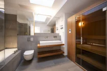 Badezimmer mit KLAFS Sauna