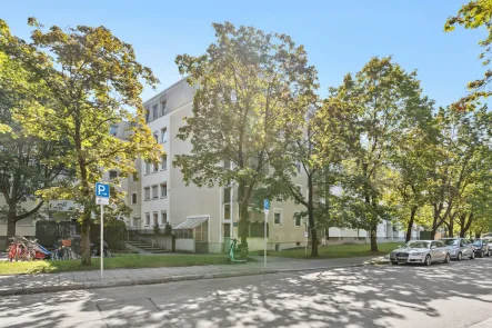 Titelbild - Wohnung kaufen in München - Sanierte 3-Zimmer-Wohnung