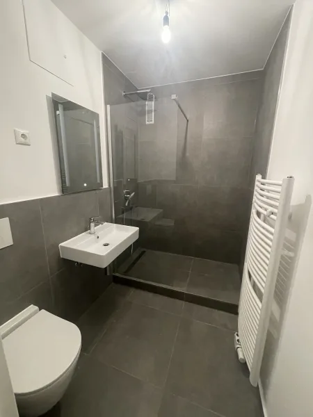 modernes Badezimmer