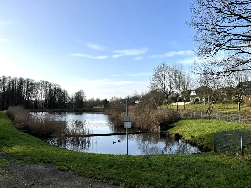 Regenrückhaltebecken in der näheren Umgebung