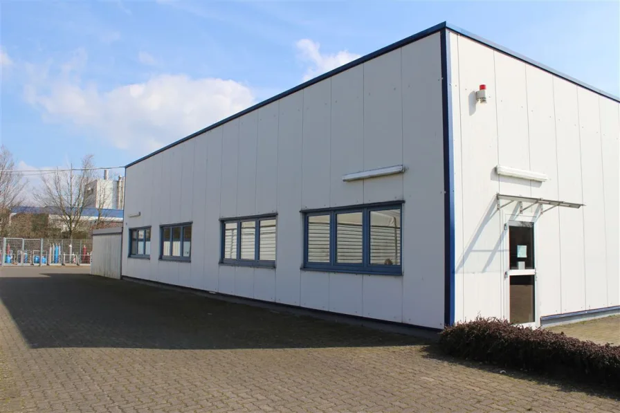 Seitenansicht_Büros - Halle/Lager/Produktion mieten in Soest - GUTE LAGE: 390m² Halle und 80m² Büroflächeim Industriegebiet Soest-Ost