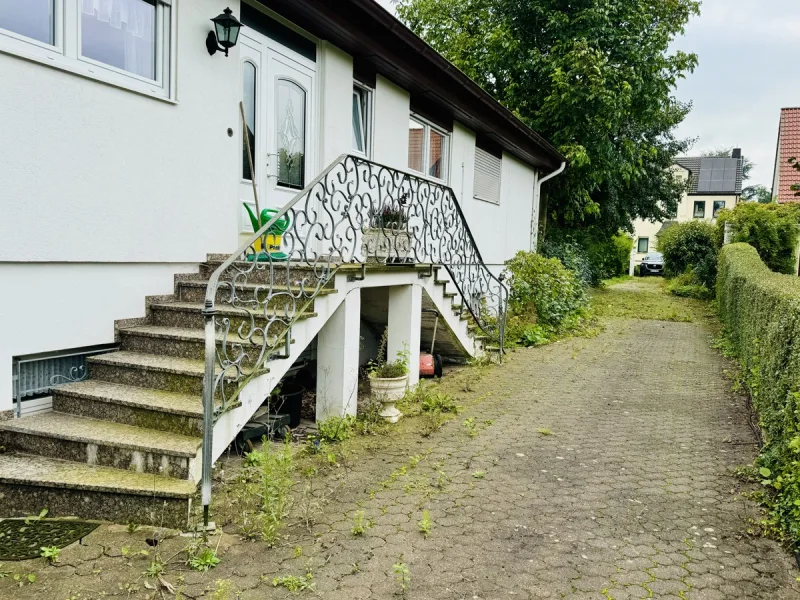 Außenansicht - Haus kaufen in Bad Sassendorf - Winkelbungalow mit 1.800m² Grundstück in Bad Sassendorf - bebaubare Fläche vorhanden