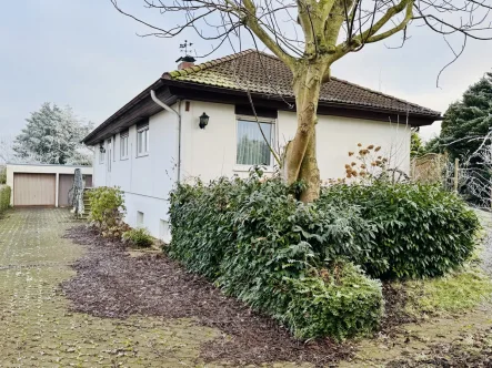 Außenansicht - Haus kaufen in Bad Sassendorf - Bungalow mit 1.800m² Grundstück in Bad Sassendorf - inkl. bebaubarer Fläche!