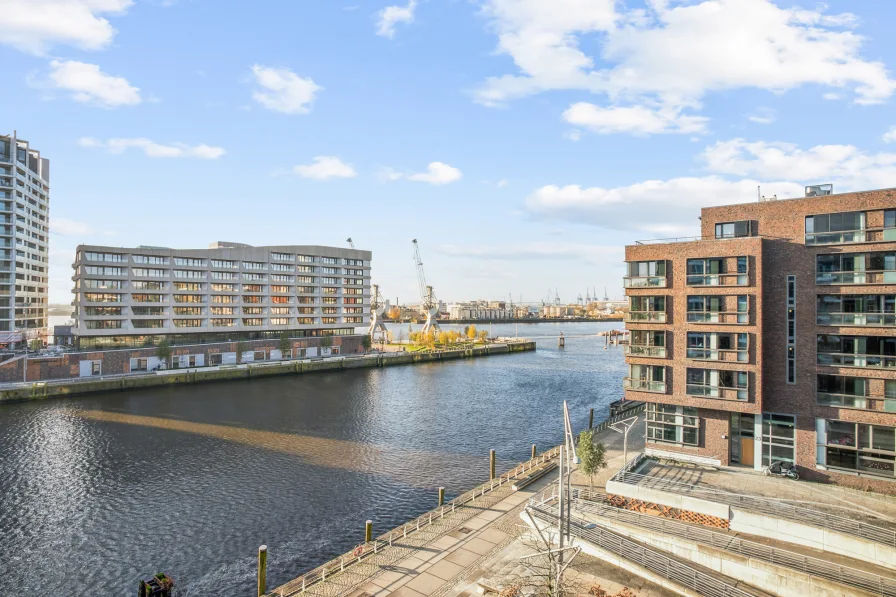 Ausblick - Wohnung kaufen in Hamburg, HafenCity - Lichtdurchflutete Maisonette-Wohnung mit Blick zur Elbe und zur Elbphilharmonie