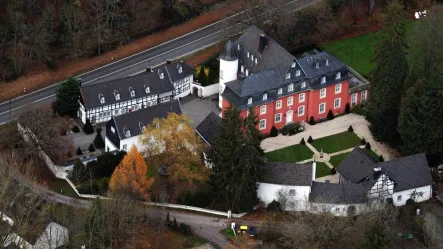 Luftaufnahme - Haus kaufen in Kall - Tauchen Sie ein in die historische Eleganz dieser außergewöhnlichen Burg